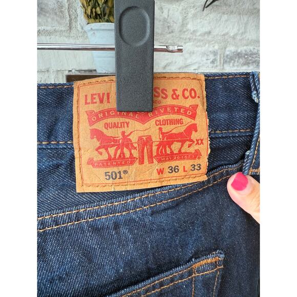 Levi Men's Blue 501 Medium Stonewash Original Fit Button Fly Jeans Size 36 - Picture 6 of 6